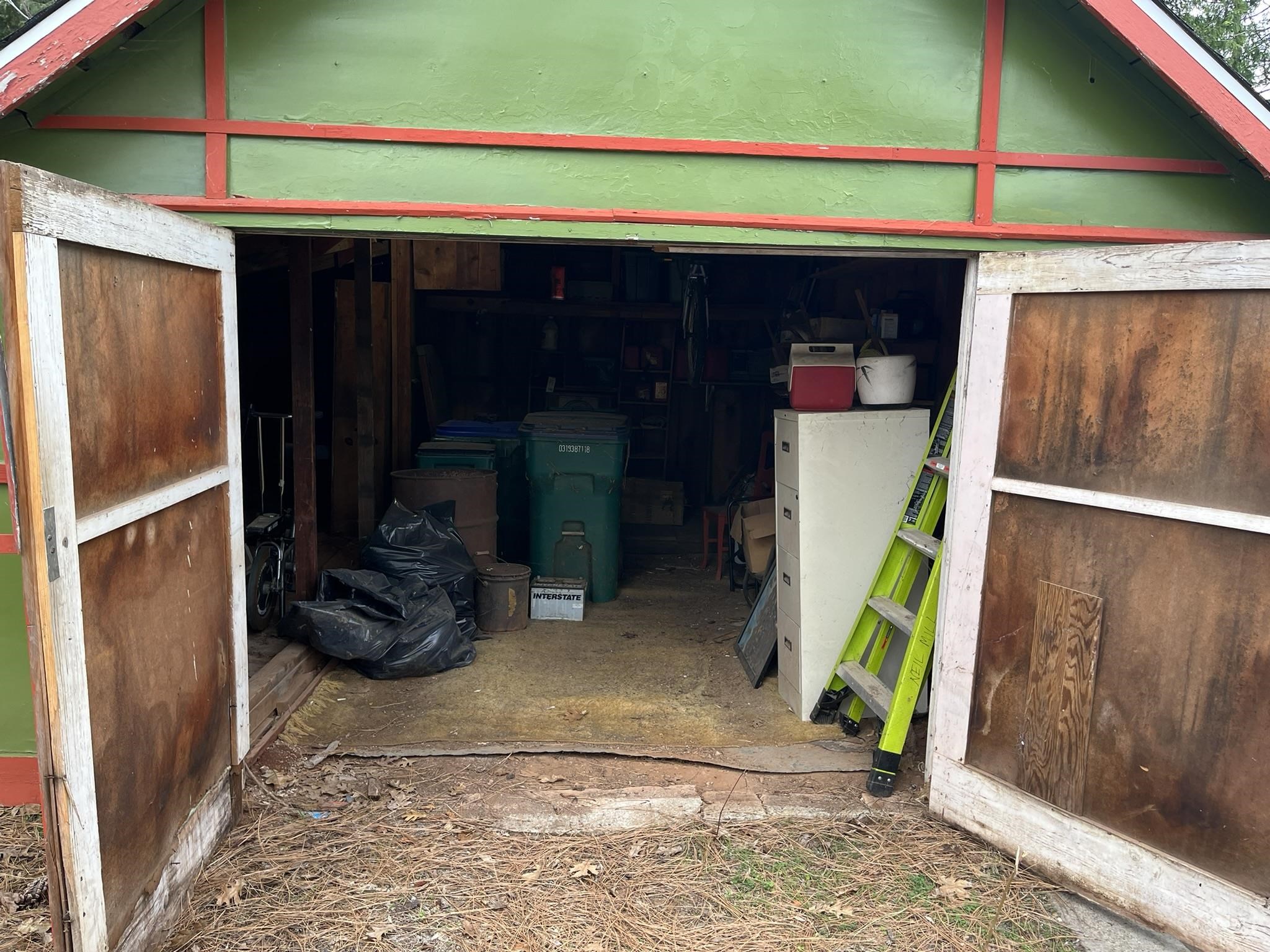 23090 North Bald Mountain Road Sonora, CA 95370 - Photo 23 of 59 View of garage