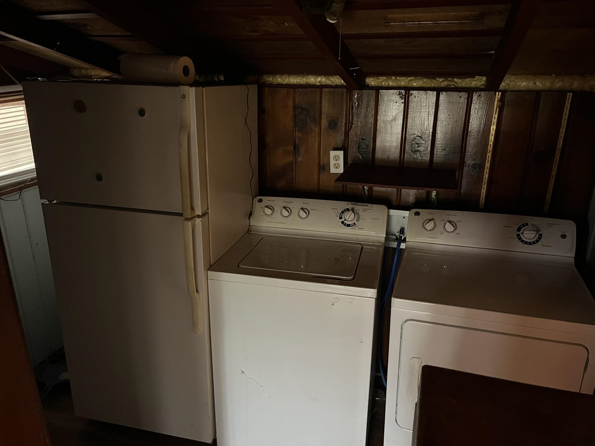 23090 North Bald Mountain Road Sonora, CA 95370 - Photo 31 of 59 Laundry area with wooden walls and independent washer and dryer