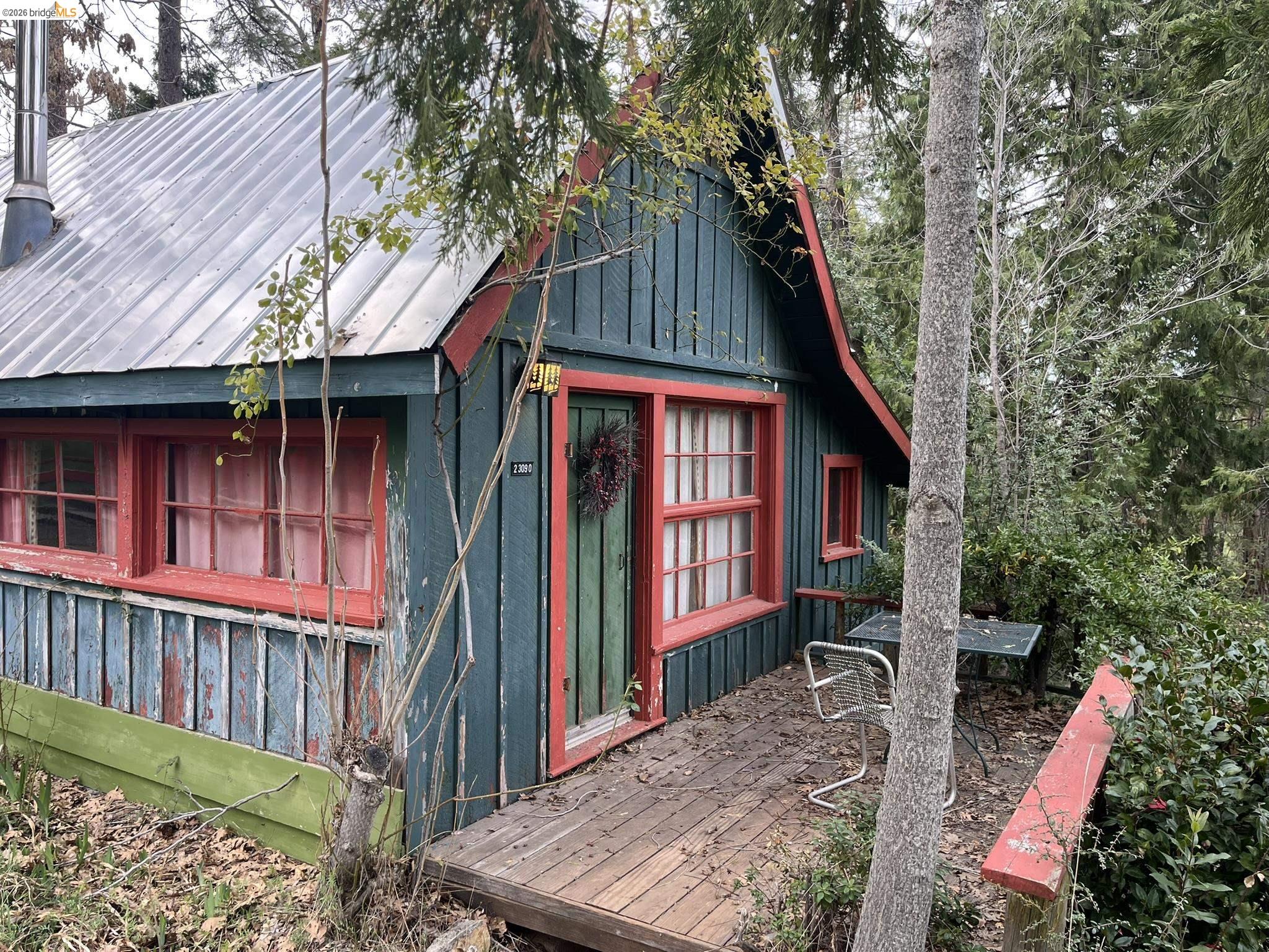 23090 North Bald Mountain Road Sonora, CA 95370 - Photo 7 of 59 a backyard of a house with seating space