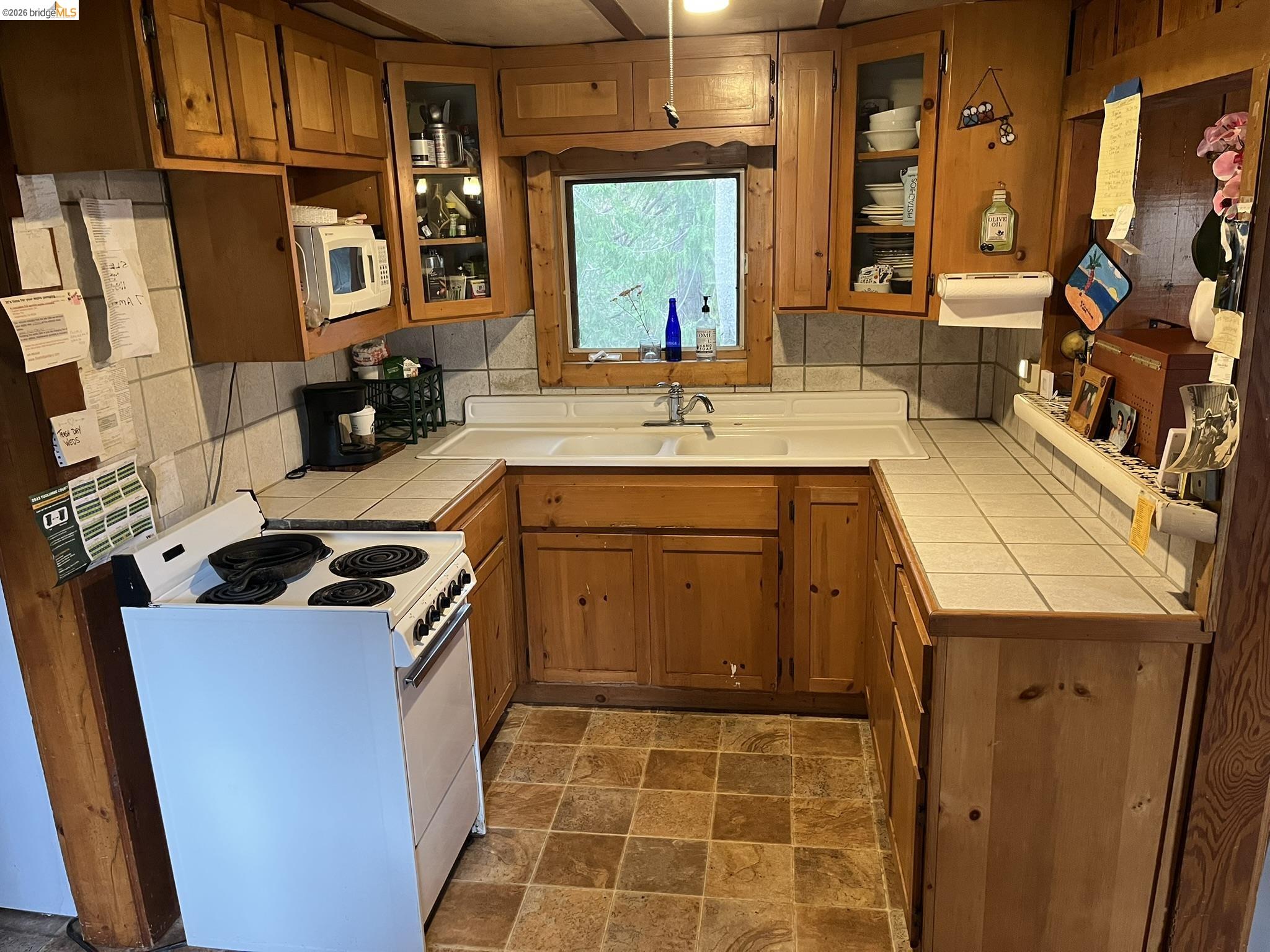 23090 North Bald Mountain Road Sonora, CA 95370 - Photo 10 of 59 a utility room with a sink a washer and dryer