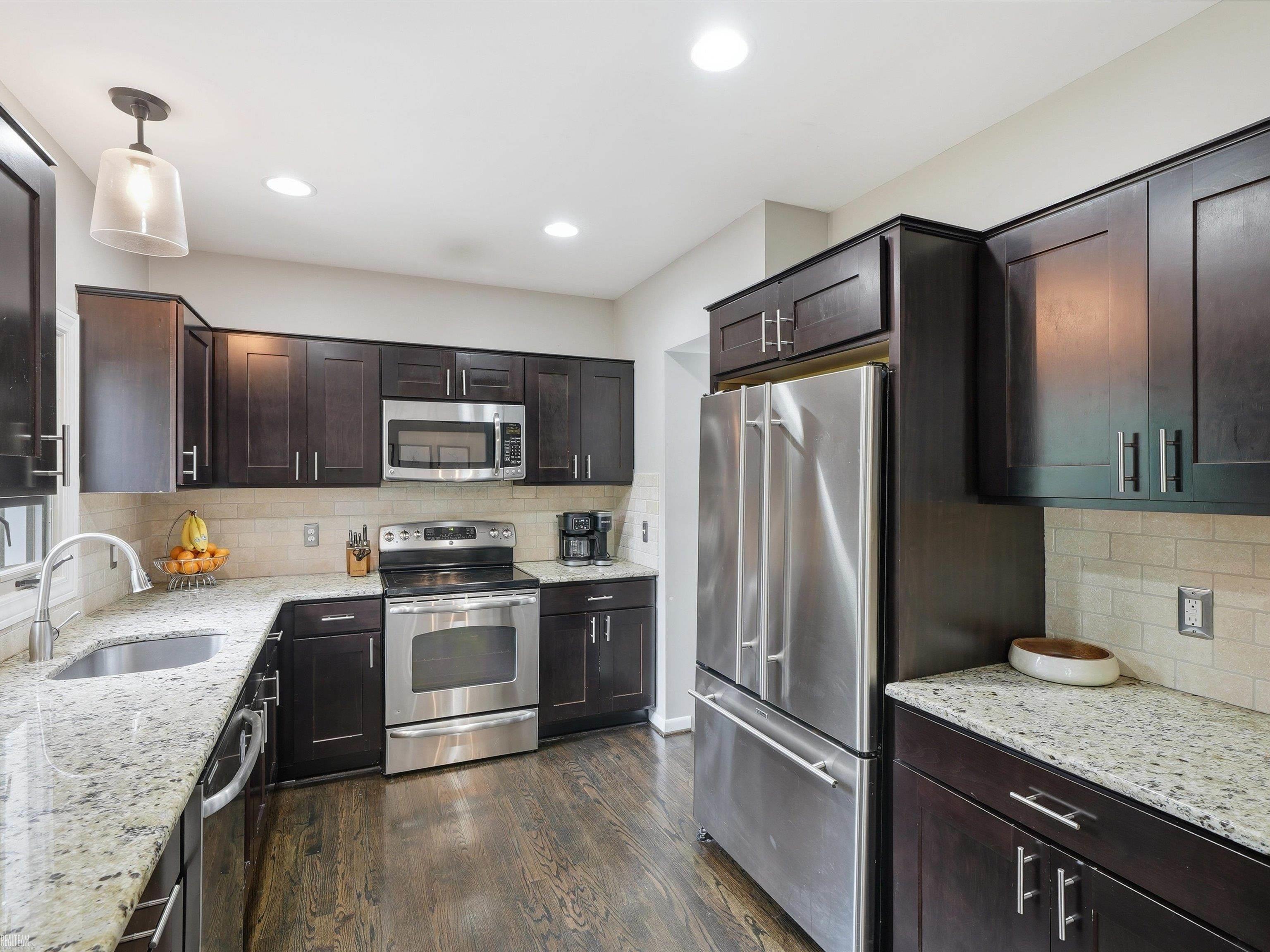2622 Bembridge Road Royal Oak, MI 48073 - Photo 8 of 46