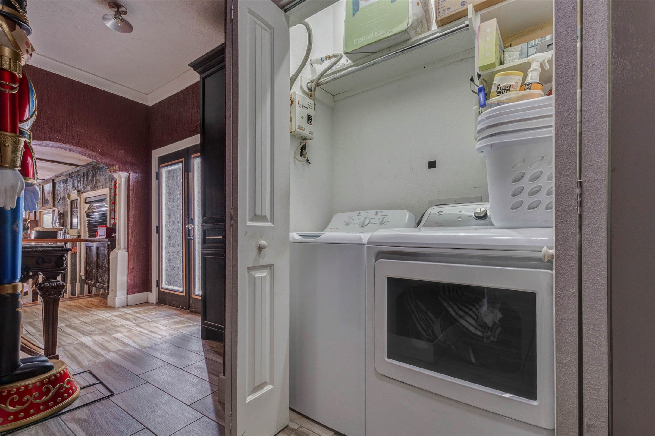 4008 Colvin Street Houston, TX 77013 - Photo 6 of 28 a utility room with dryer and washer