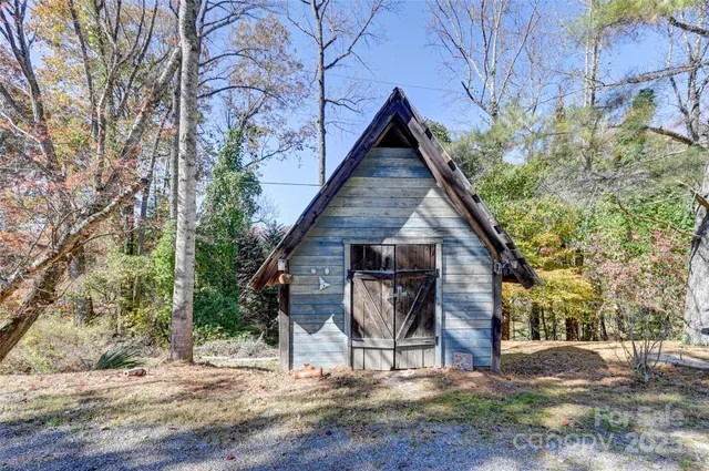 $1,050,000 | 24 Wood Lake Drive, Fairview, NC 28730