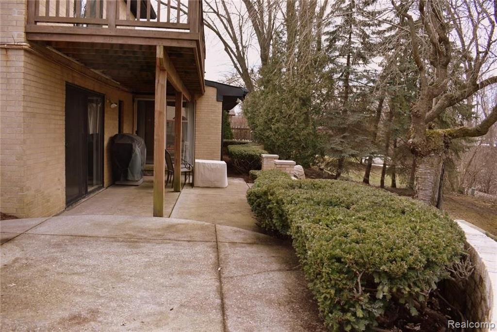 31035 Carriage Hill Road Farmington Hills, MI 48331 - Photo 30 of 32