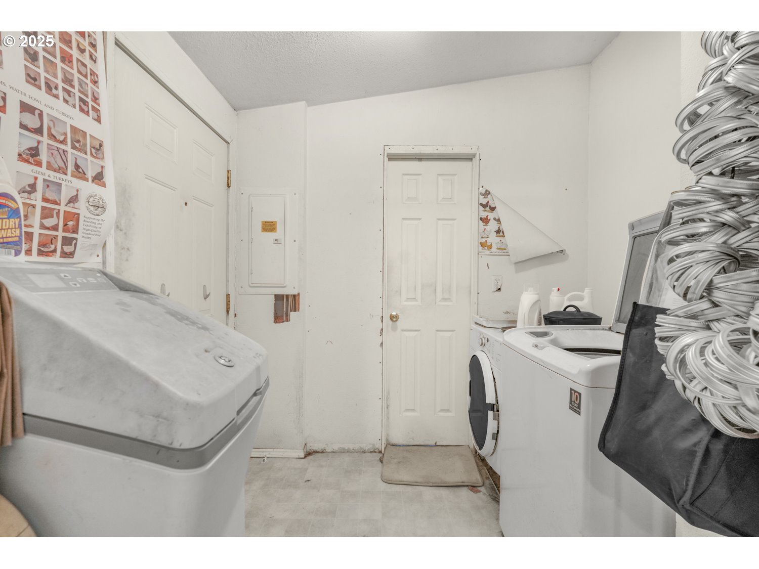 19807 Highway 211 Colton, OR 97017 - Photo 12 of 22 a bathroom with a sink a toilet and a mirror