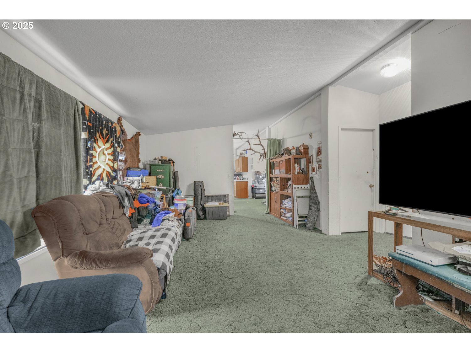 19807 Highway 211 Colton, OR 97017 - Photo 10 of 22 a living room with furniture and a flat screen tv
