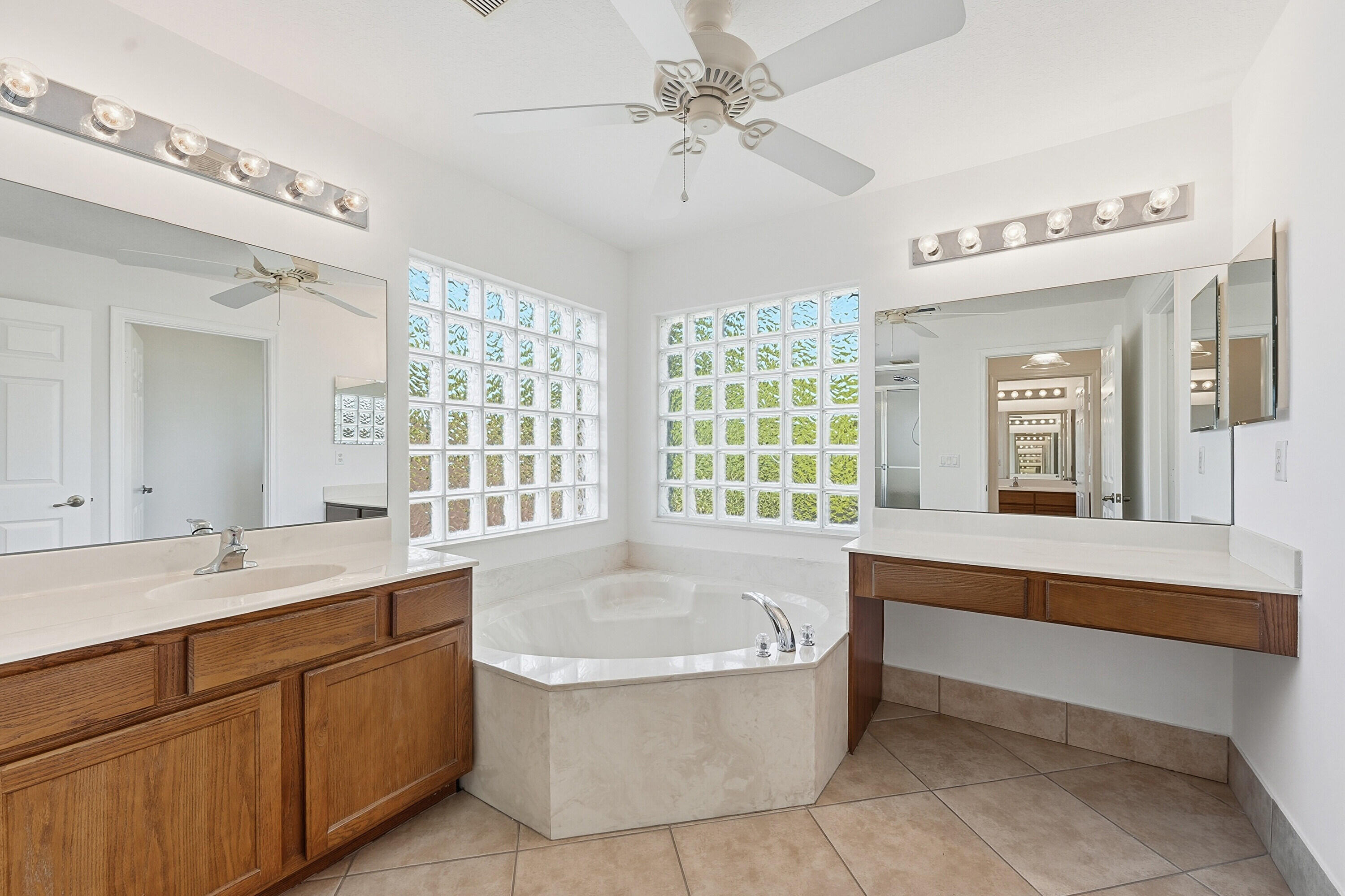 1275 Rose Gate Boulevard Riviera Beach, FL 33404 - Photo 19 of 45 19_dsc03404
