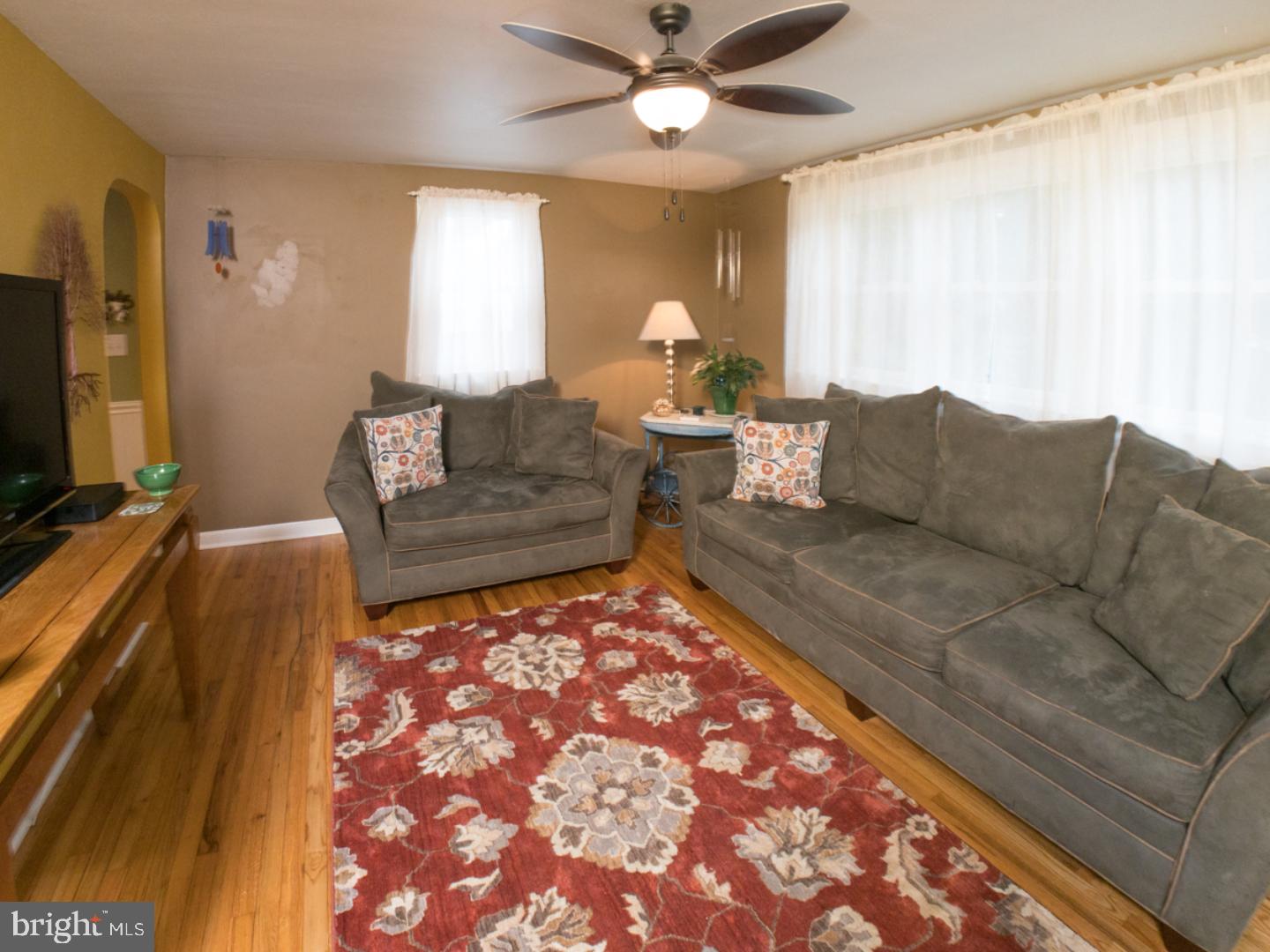 500 Ryanard Road Wallingford, PA 19086 - Photo 4 of 25 Living Room