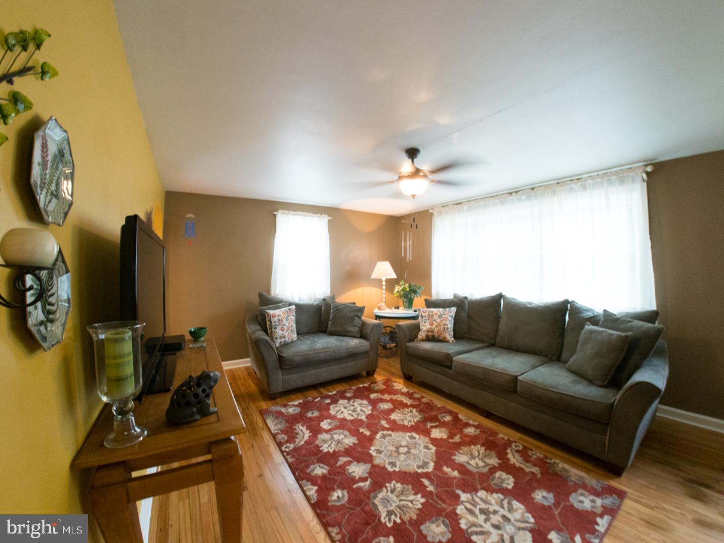 500 Ryanard Road Wallingford, PA 19086 - Photo 6 of 25 Living Room