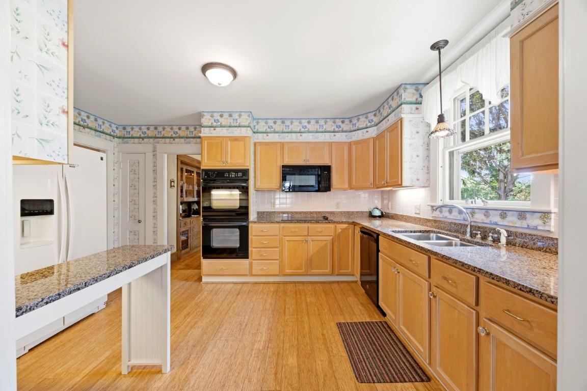 52 Whipple Road Kittery, ME 03904 - Photo 17 of 37