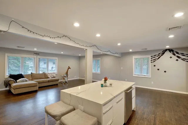 $48,500 | 181 Larchwood Avenue, Oakhurst, NJ 07755