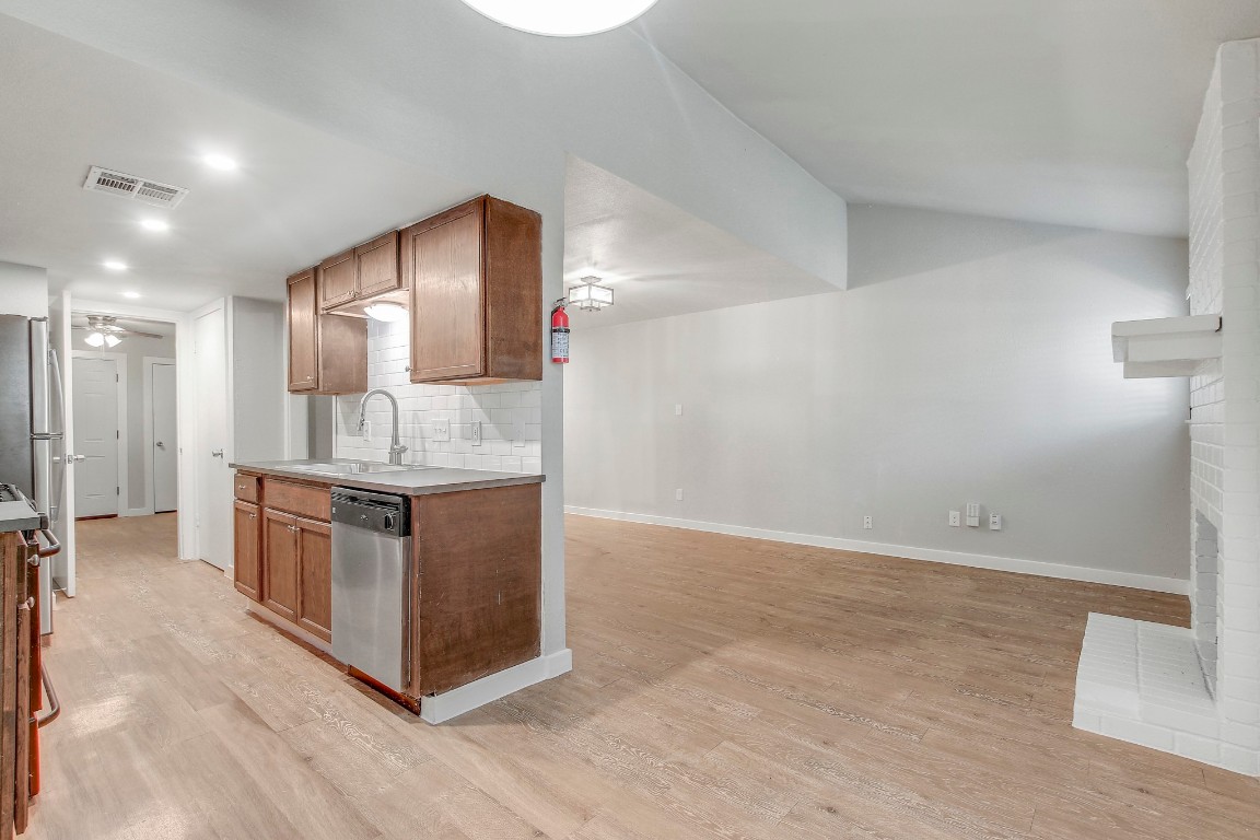 2414 Burleson Court, Unit A Austin, TX 78741 - Photo 6 of 39