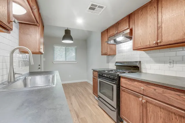 $1,600 | 2414 Burleson Court, Unit A, Austin, TX 78741