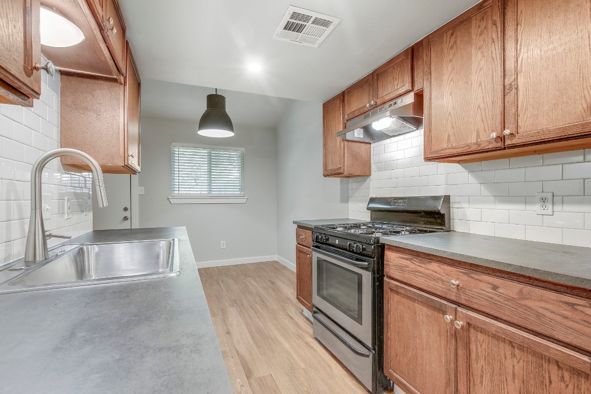 2414 Burleson Court, Unit A Austin, TX 78741 - Photo 8 of 39