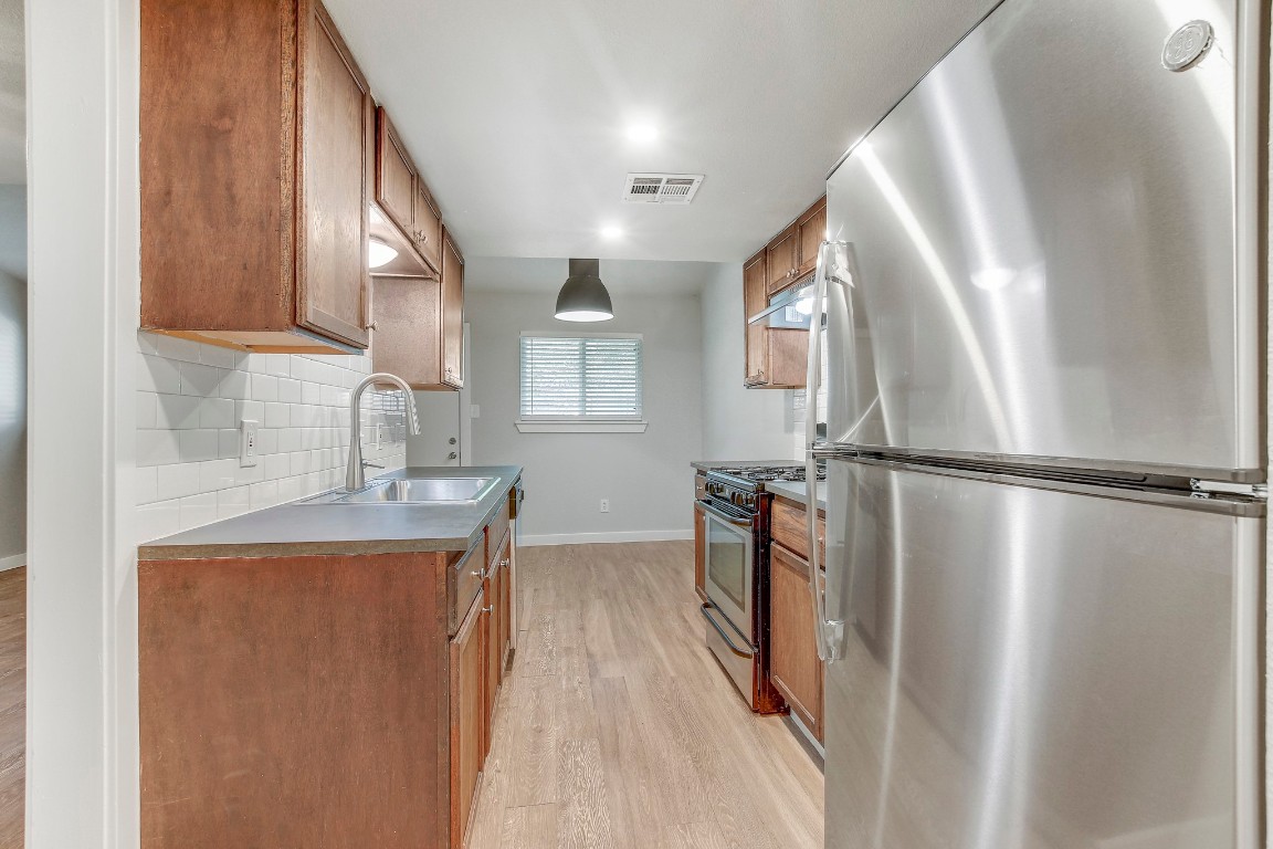 2414 Burleson Court, Unit A Austin, TX 78741 - Photo 10 of 39