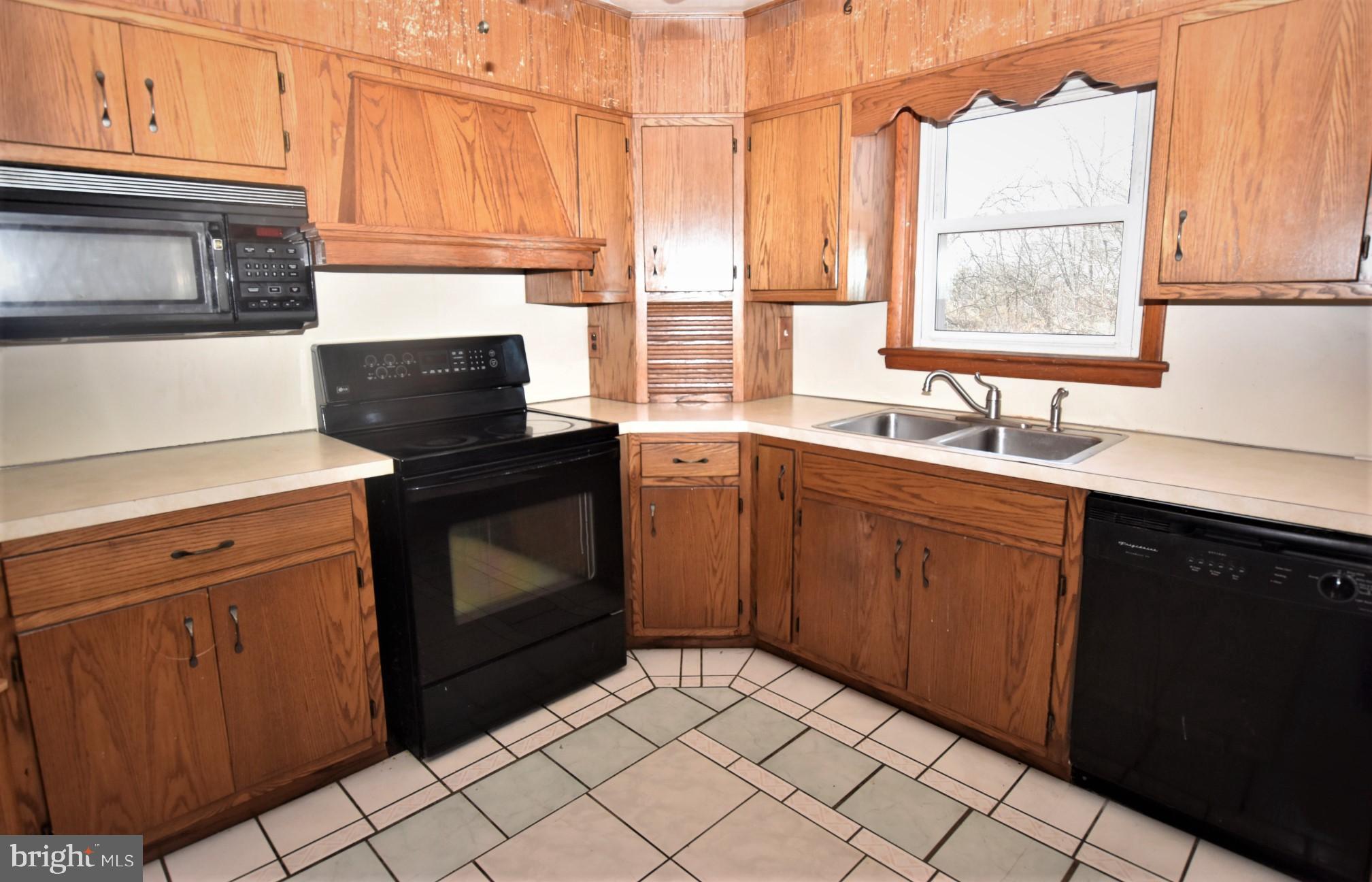 445 Beck Mill Road Hanover, PA 17331 - Photo 9 of 46 Major appliances included
