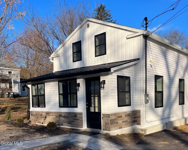 $2,500 | 34 Center Street, Ballston Spa, NY 12020