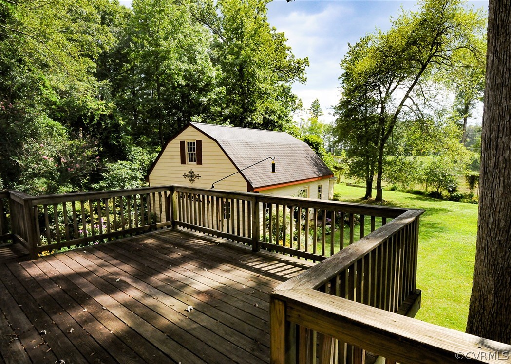 311 Treva Road Sandston, VA 23150 - Photo 4 of 40 PRIVATE LOT OFFERS EXPANSIVE REAR VIEWS