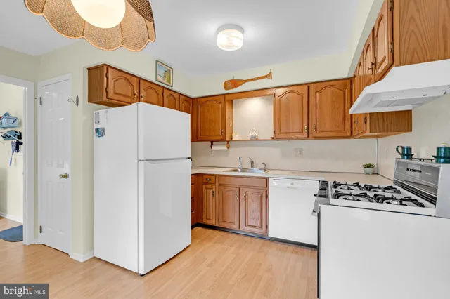 $499,000 | 704 Oak Court, Lanoka Harbor, NJ 08734