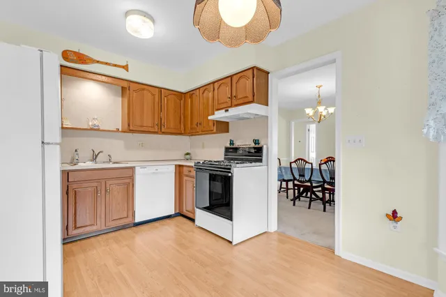 $499,000 | 704 Oak Court, Lanoka Harbor, NJ 08734