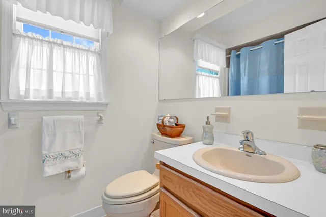 $499,000 | 704 Oak Court, Lanoka Harbor, NJ 08734