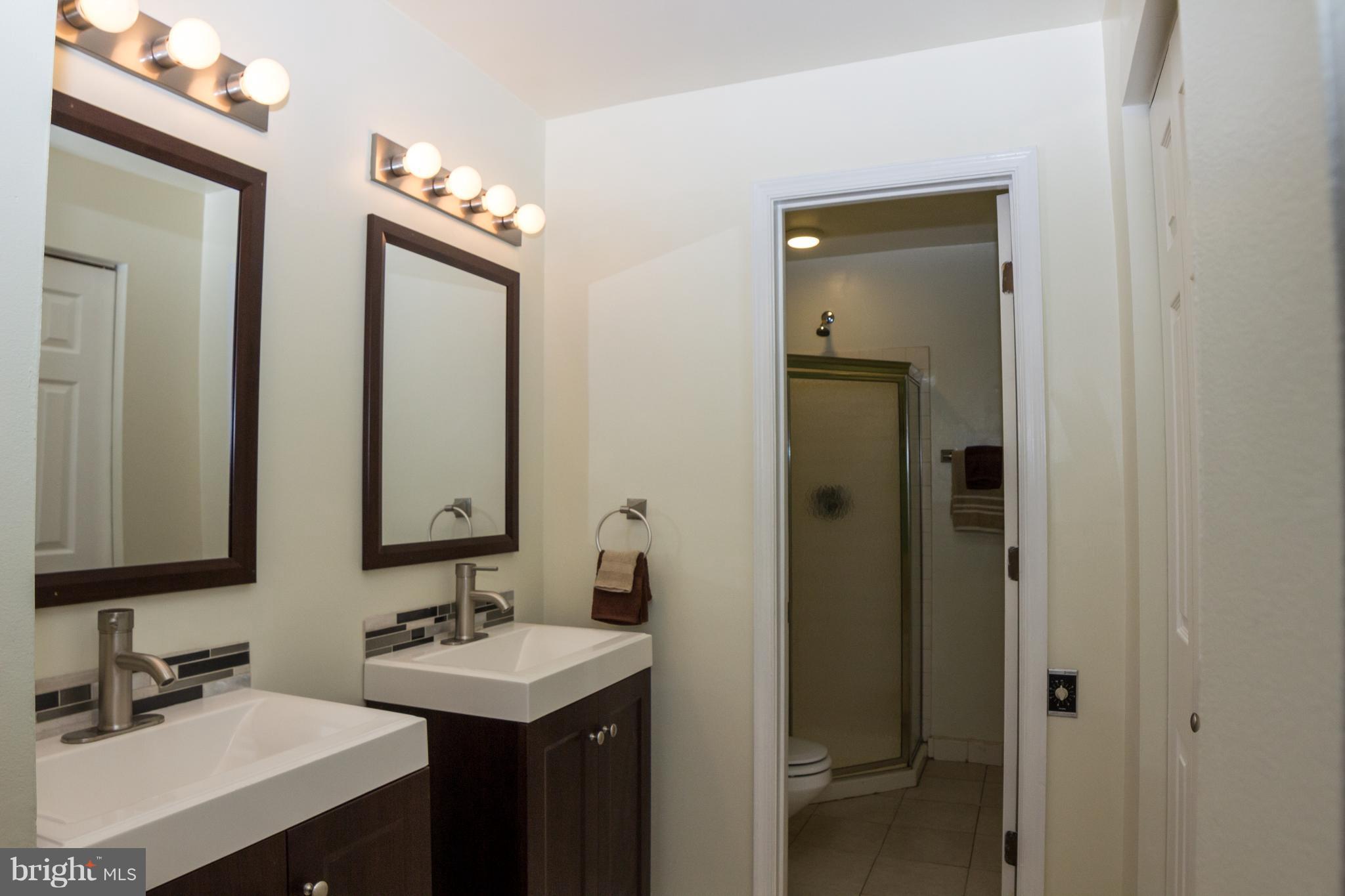 325 Pleasanton Road, Unit B22 Westminster, MD 21157 - Photo 13 of 26 Bath (Master)