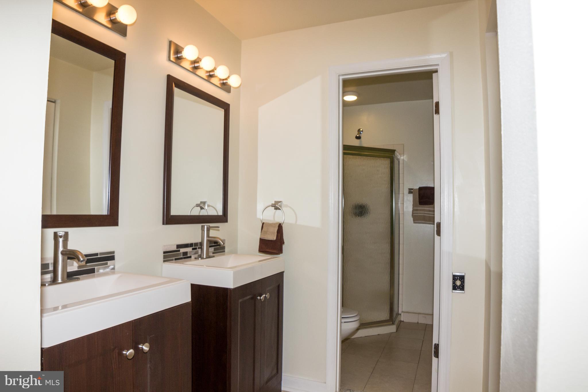 325 Pleasanton Road, Unit B22 Westminster, MD 21157 - Photo 15 of 26 Bath (Master)