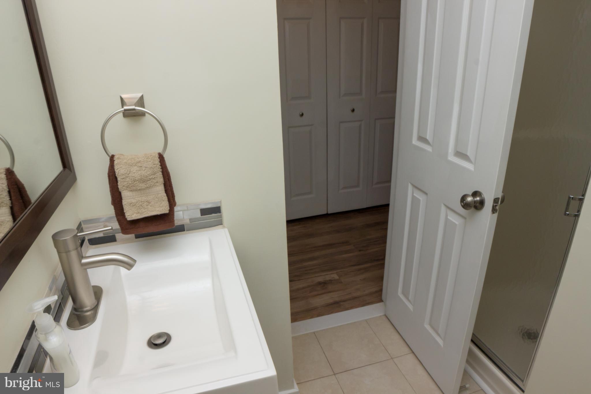 325 Pleasanton Road, Unit B22 Westminster, MD 21157 - Photo 20 of 26 The hall bath has a custom backsplash also!