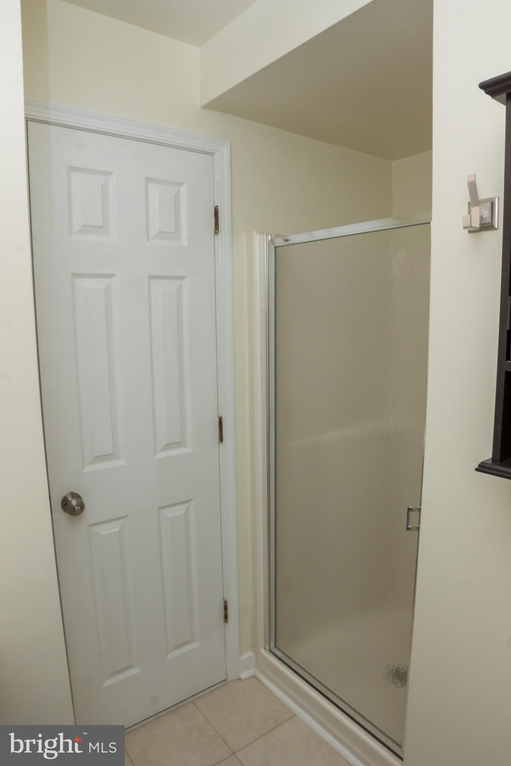 325 Pleasanton Road, Unit B22 Westminster, MD 21157 - Photo 22 of 26 Hall bath has a shower