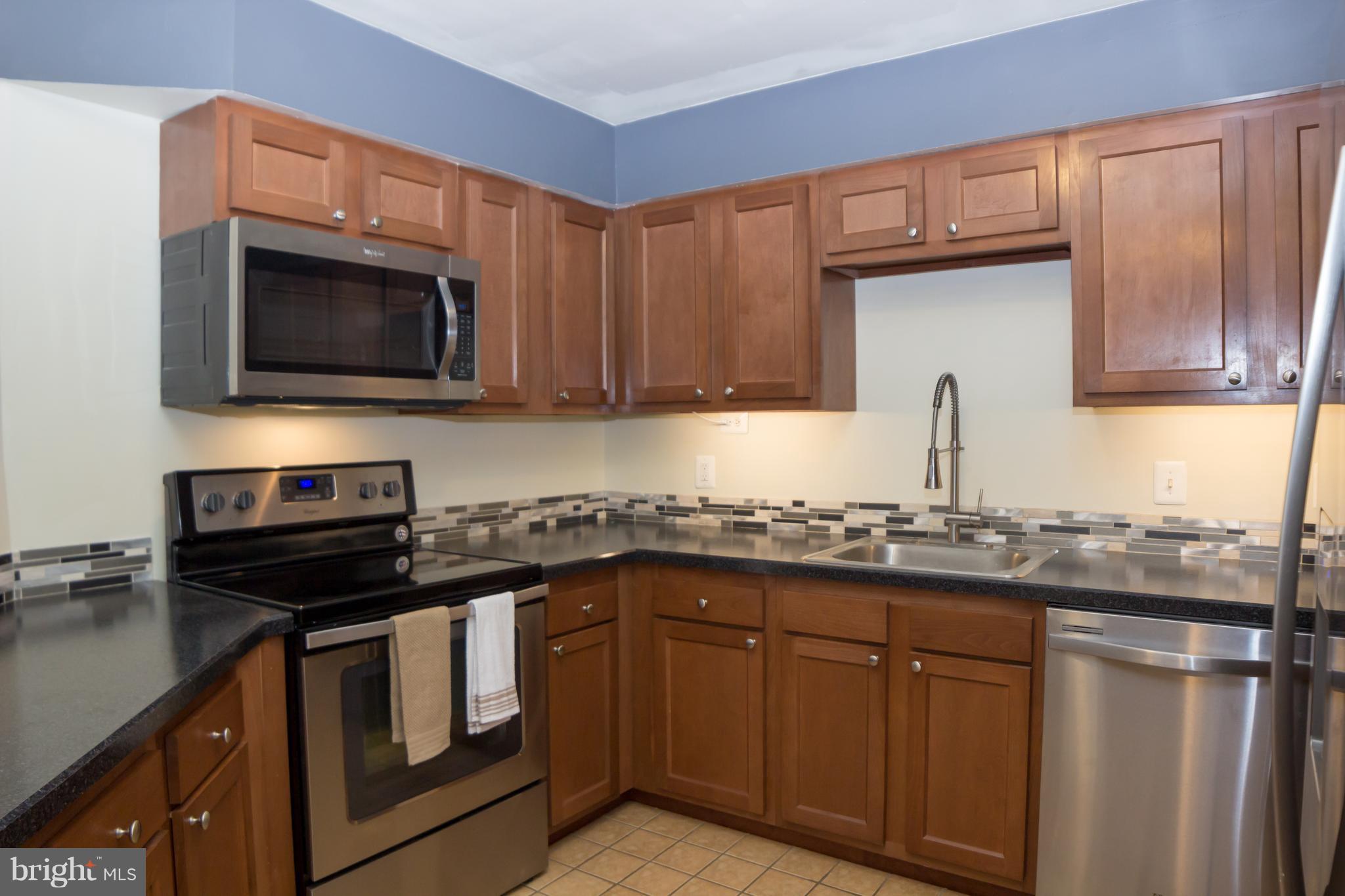 325 Pleasanton Road, Unit B22 Westminster, MD 21157 - Photo 6 of 26 Kitchen