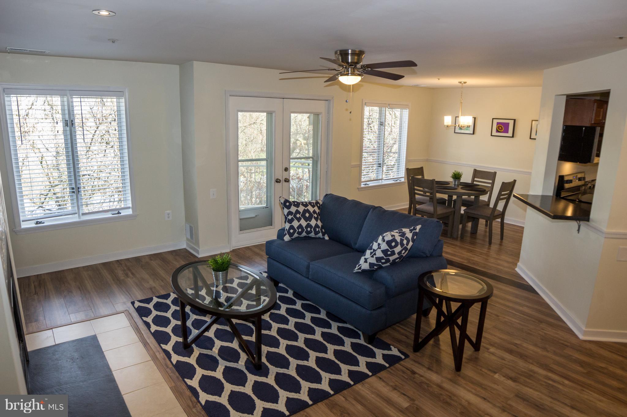 325 Pleasanton Road, Unit B22 Westminster, MD 21157 - Photo 9 of 26 Living Room