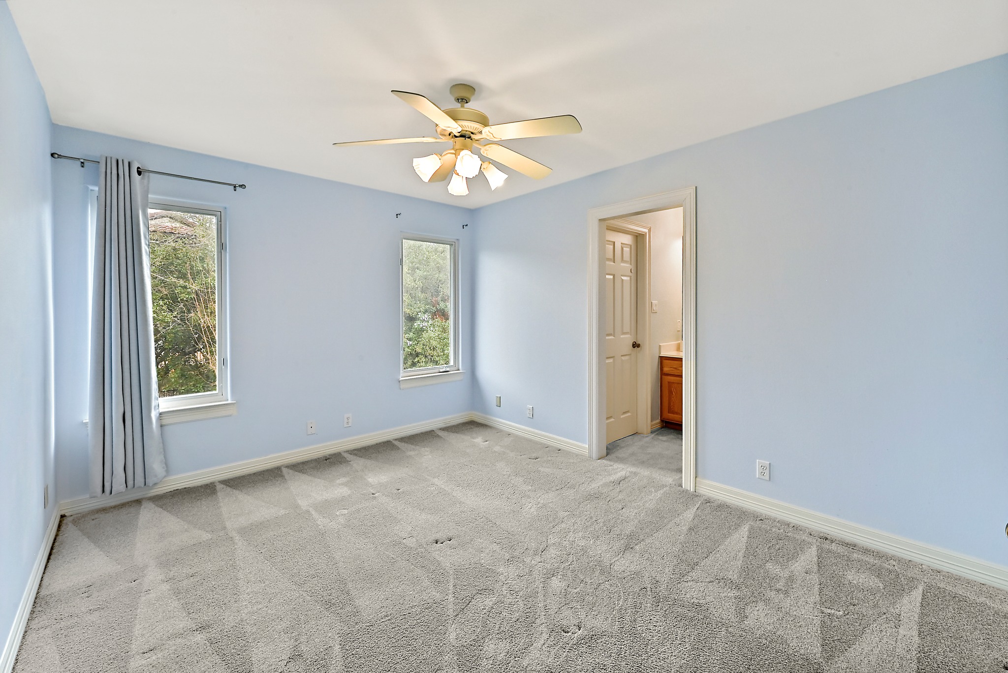 22 Hedgebrook Way The Hills, TX 78738 - Photo 29 of 40 an empty room with windows and fan