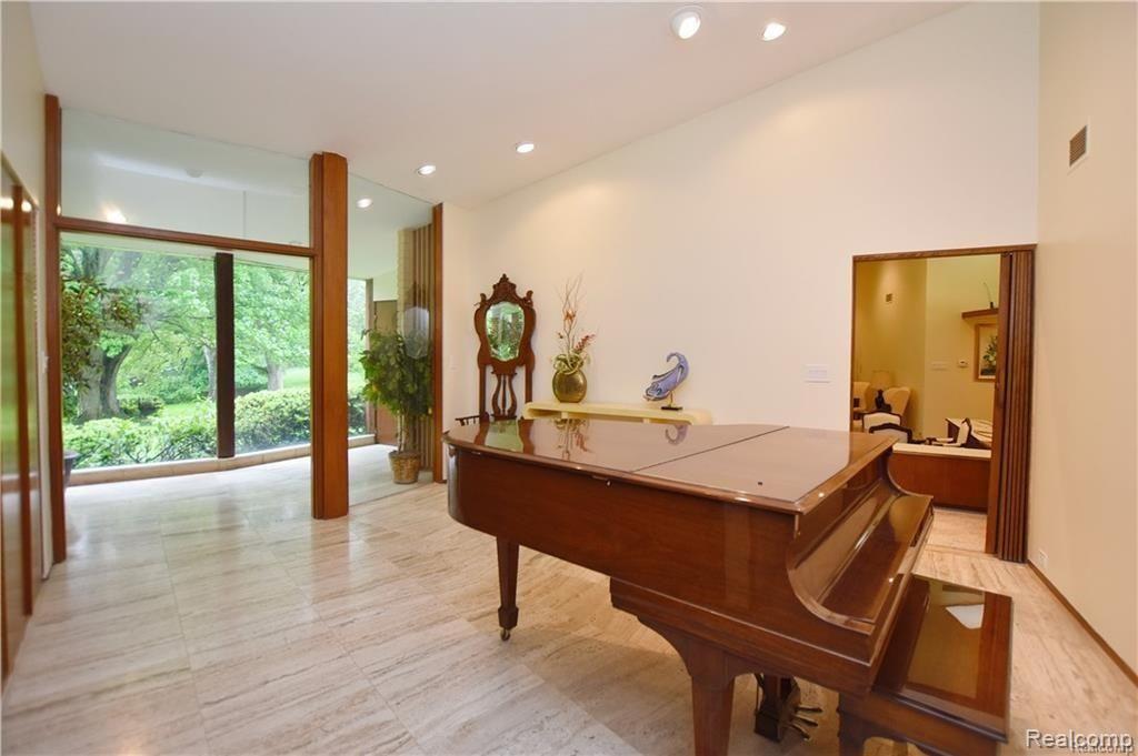 4850 Charing Cross Road Bloomfield Hills, MI 48304 - Photo 6 of 24 6.jpg