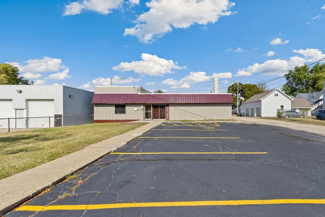 a view of a tennis court