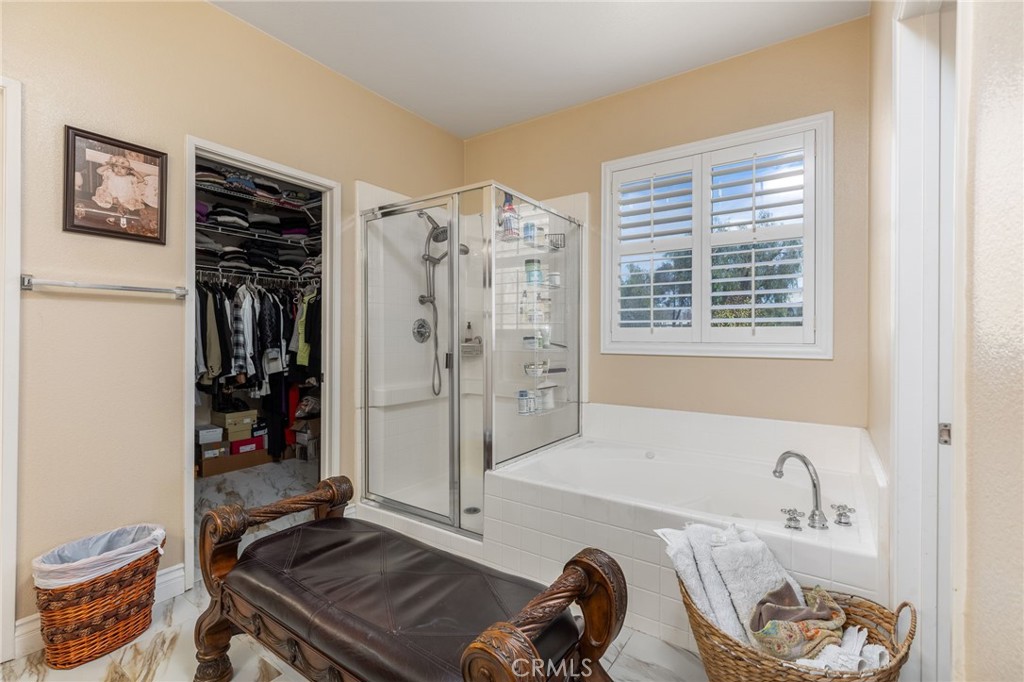 13490 Hawthorn Avenue Moreno Valley, CA 92553 - Photo 19 of 34 a bathroom with a tub and a sink