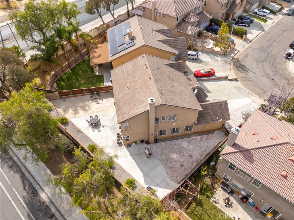 13490 Hawthorn Avenue Moreno Valley, CA 92553 - Photo 33 of 34 an aerial view of a house with a yard