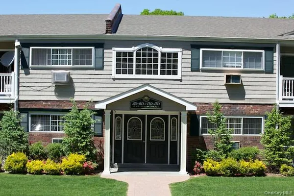 $2,395 | 74 Mt Vernon Avenue, Unit B06, Patchogue, NY 11772