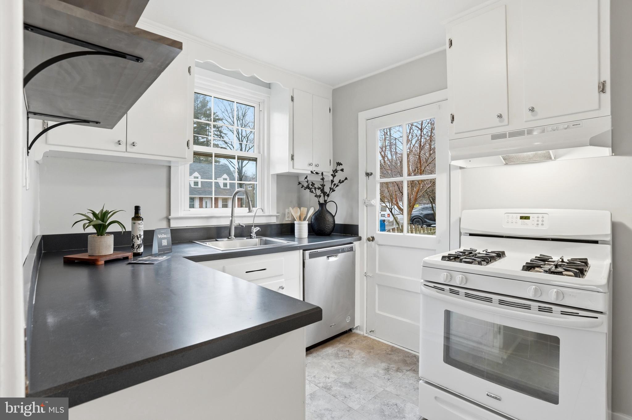 1045 Edgerton Road Secane, PA 19018 - Photo 17 of 62