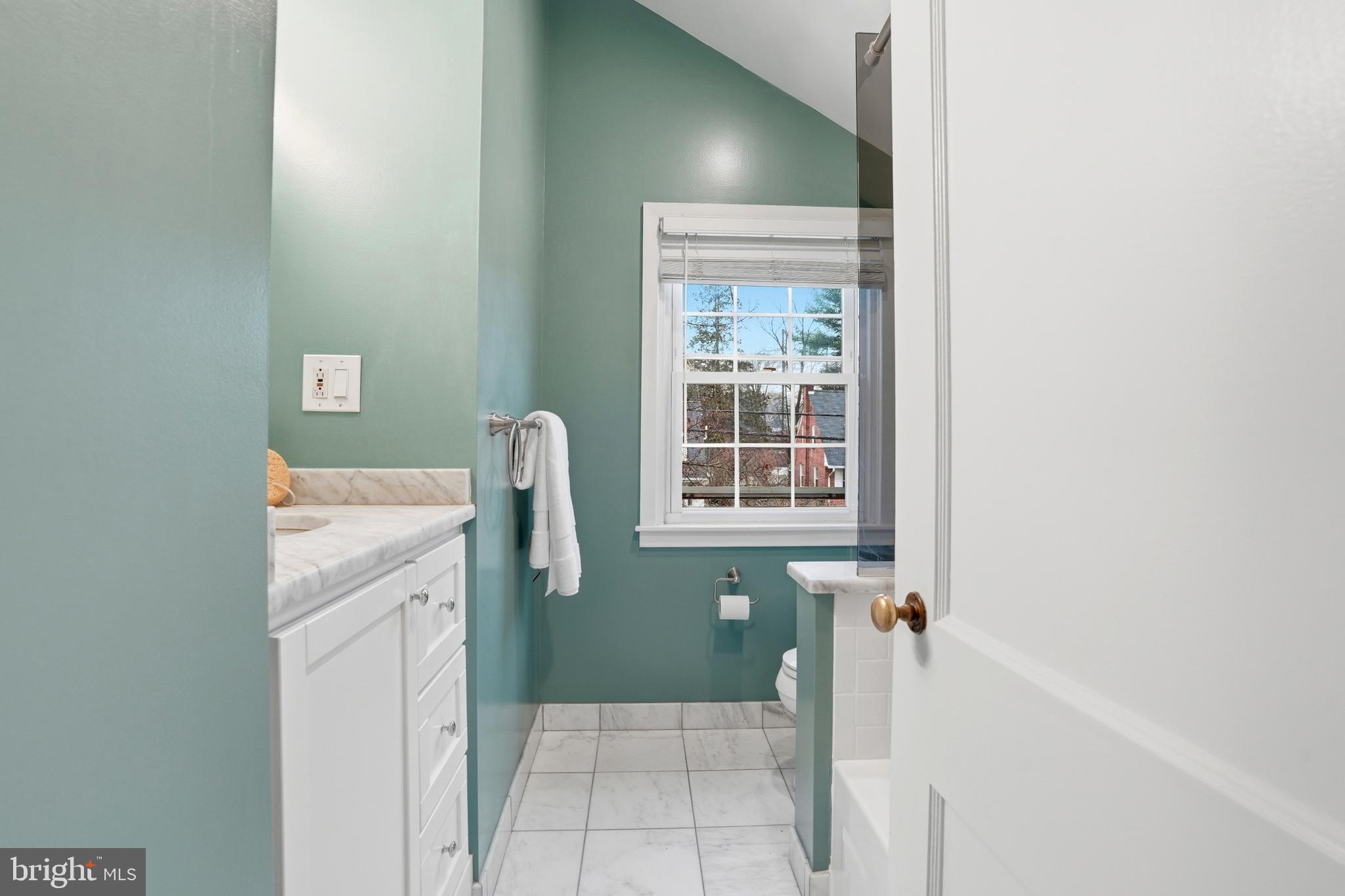 1045 Edgerton Road Secane, PA 19018 - Photo 20 of 62