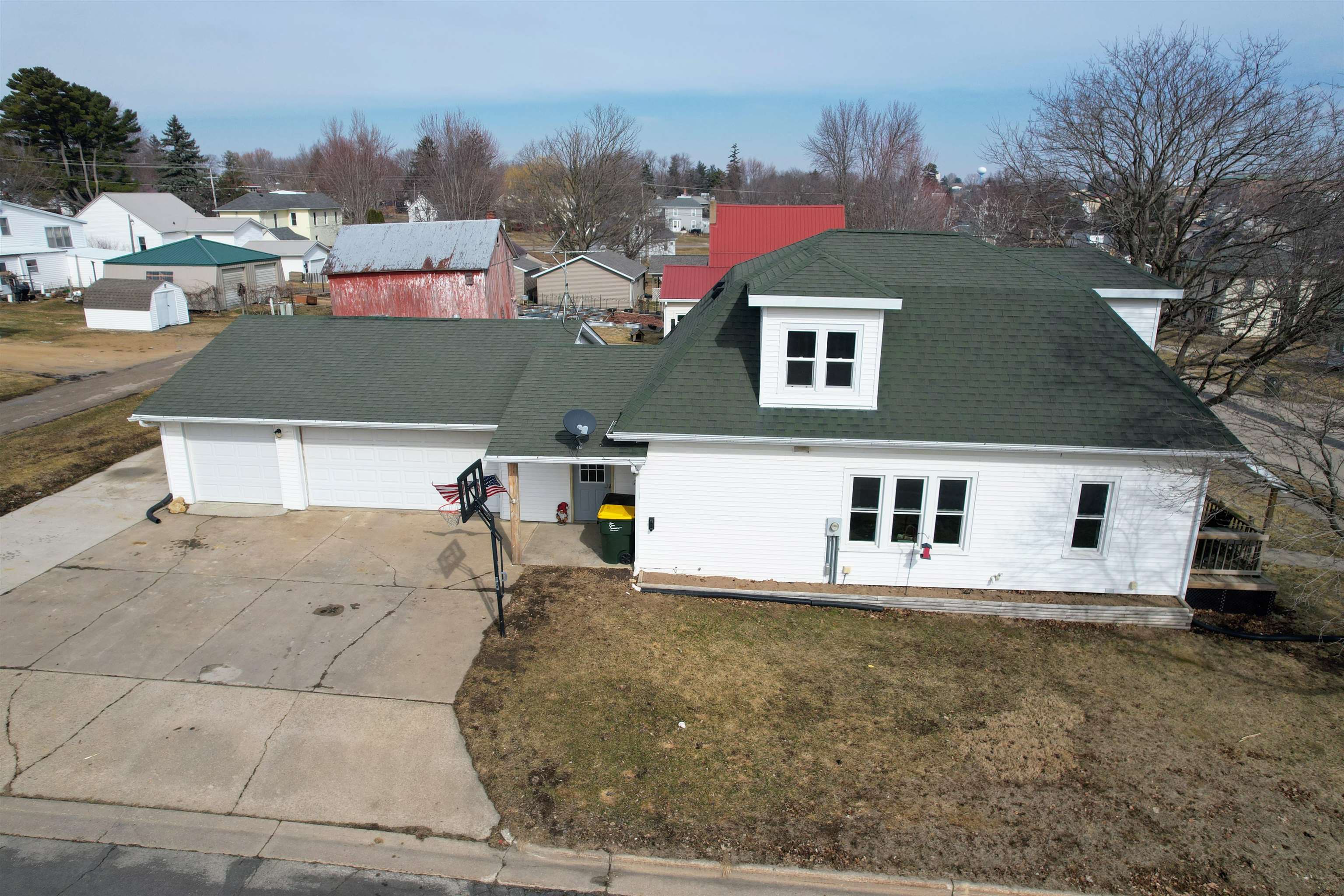 529 South Harrison Street Lancaster, WI 53813 - Photo 3 of 27