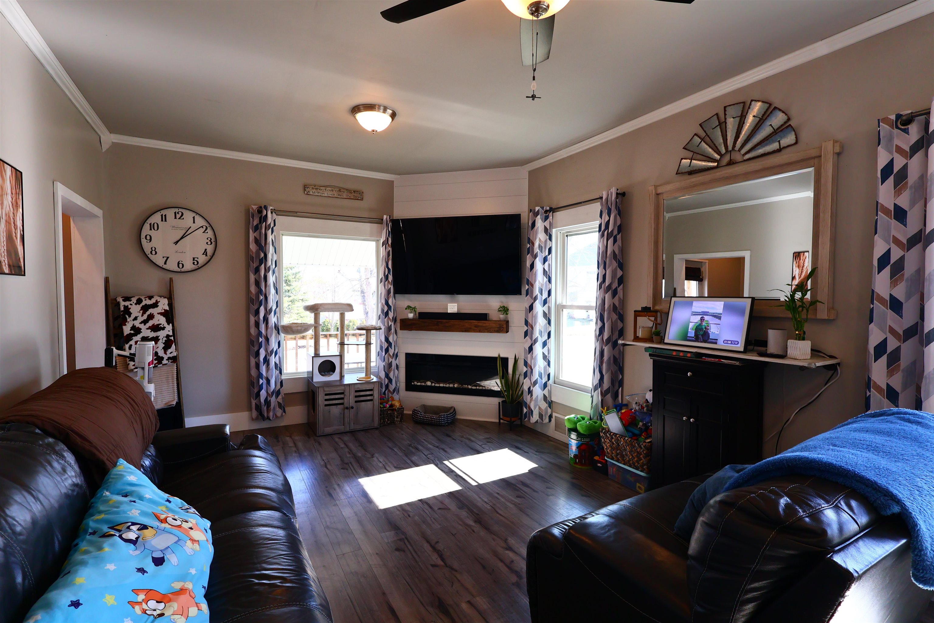 529 South Harrison Street Lancaster, WI 53813 - Photo 10 of 27