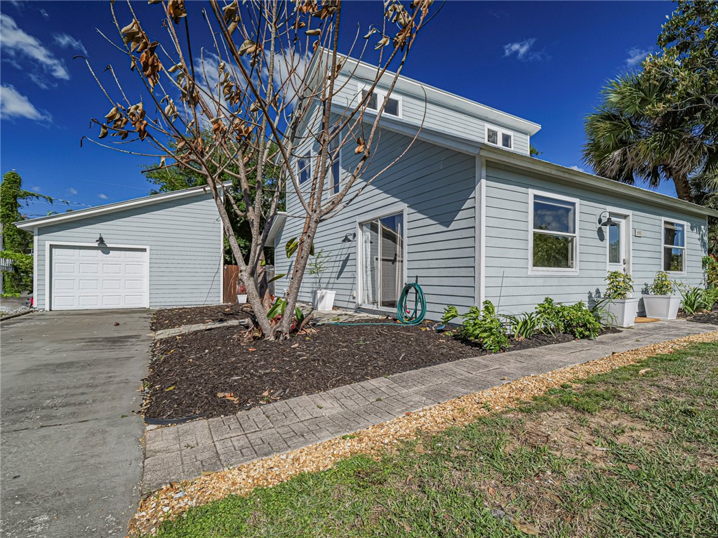 680 Mulberry Street Sebastian, FL 32958 - Photo 3 of 36