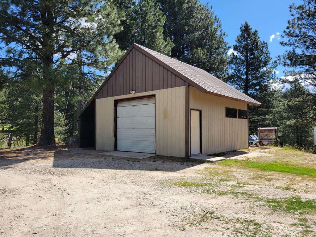 10346 Emma Loop Cascade, ID 83611 - Photo 4 of 43 Garage