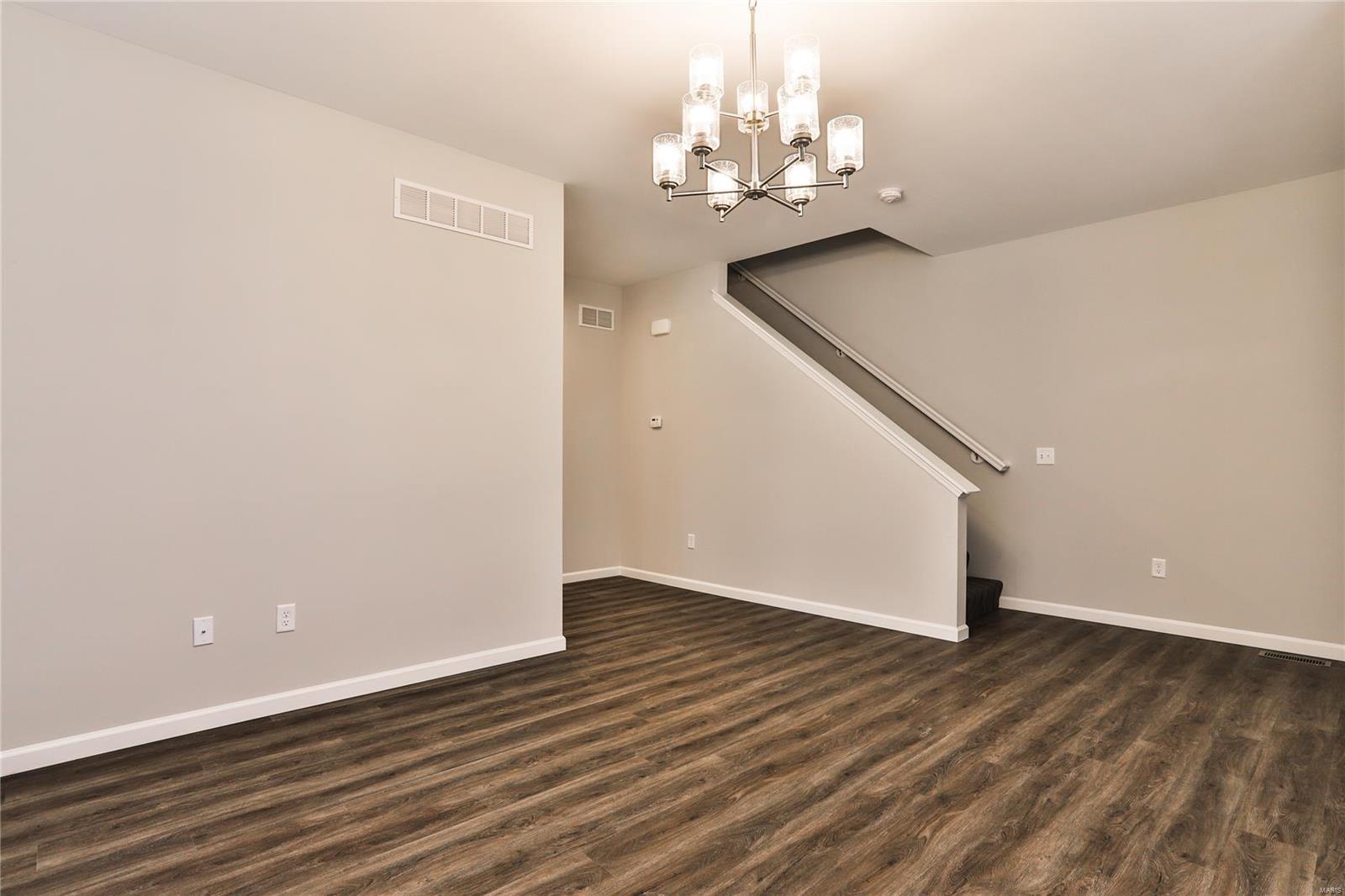 129 Wellspring Drive St. Charles, MO 63303 - Photo 3 of 36