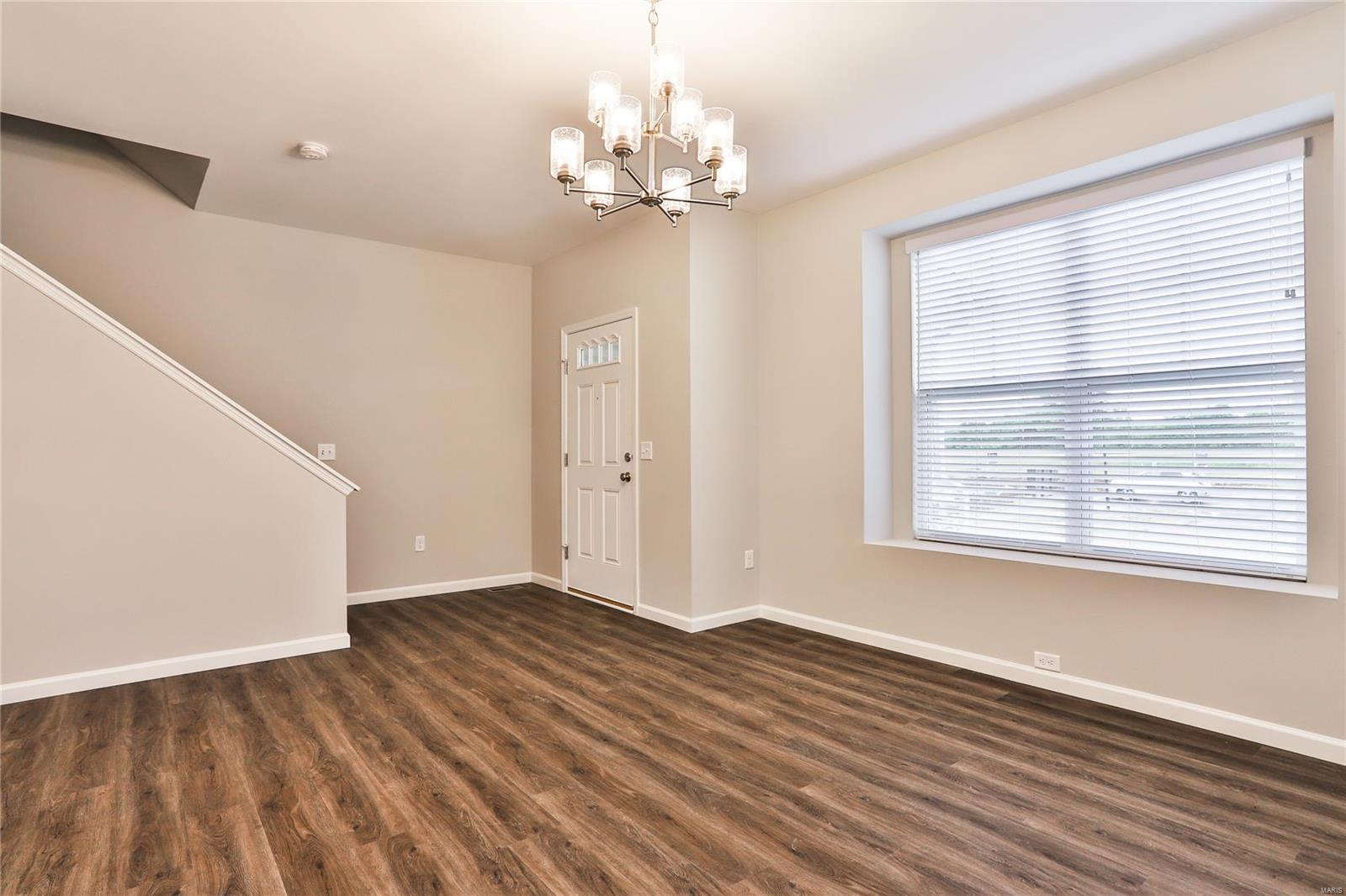 129 Wellspring Drive St. Charles, MO 63303 - Photo 4 of 36