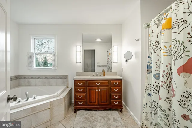 $650,000 | 683 Cloverfield Drive, Narvon, PA 17555