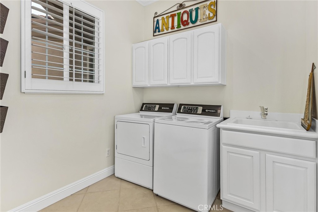 5233 Hampton Road Banning, CA 92220 - Photo 17 of 46 a utility room with dryer and washer