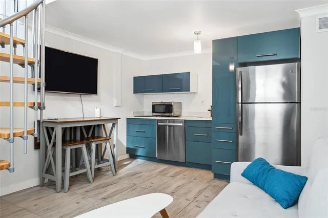 $975,000 | 760 Bohenia Circle, Clearwater Beach, FL 33767