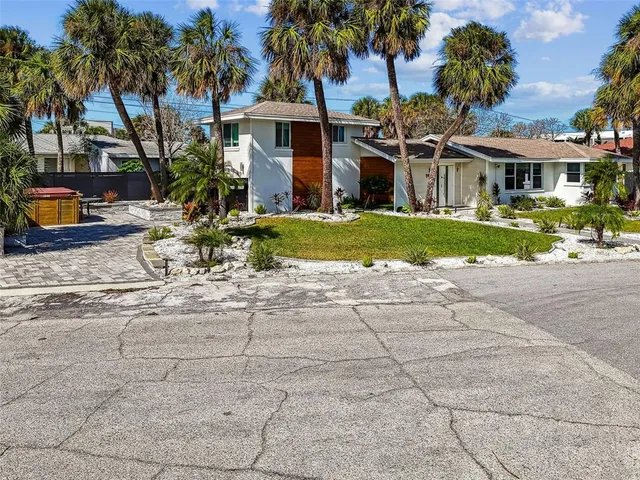 $975,000 | 760 Bohenia Circle, Clearwater Beach, FL 33767