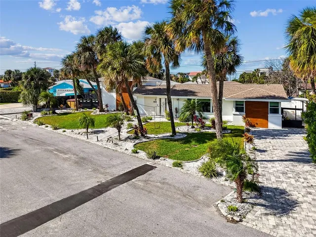 $975,000 | 760 Bohenia Circle, Clearwater Beach, FL 33767